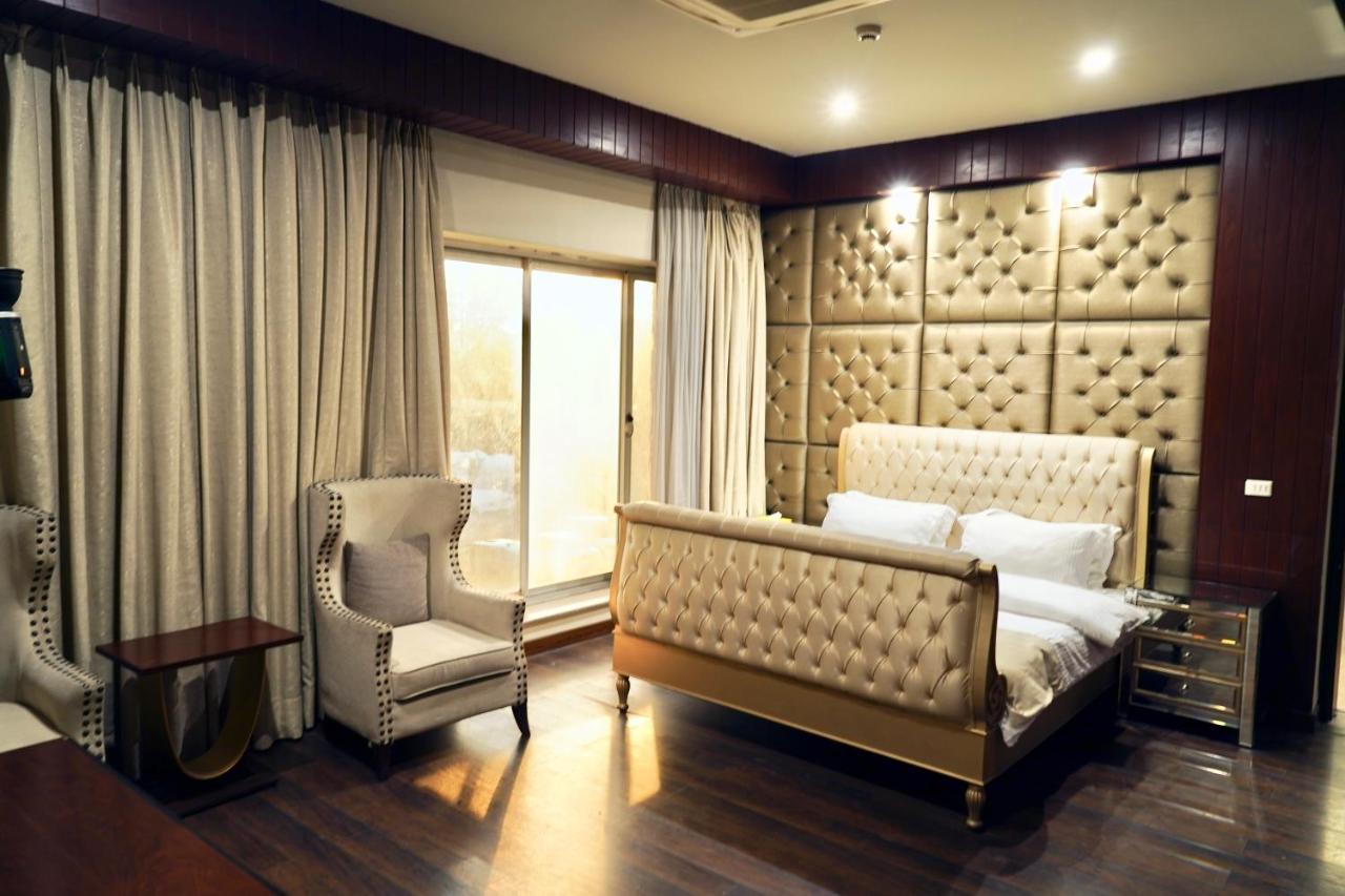 Circle Club Faisalabad Otel Dış mekan fotoğraf