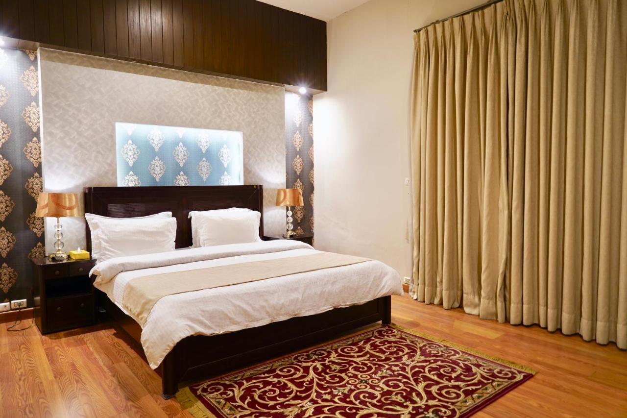 Circle Club Faisalabad Otel Dış mekan fotoğraf