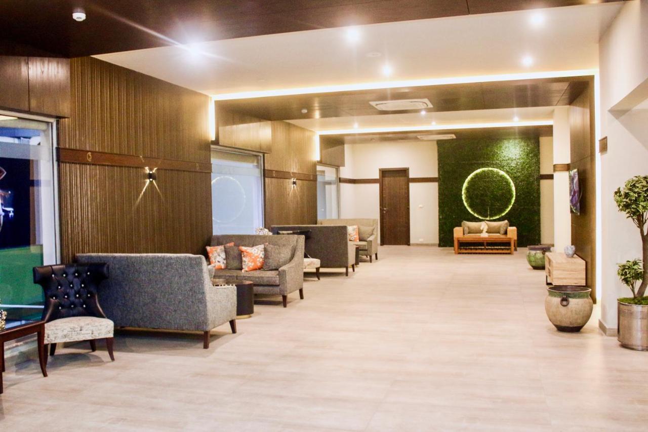 Circle Club Faisalabad Otel Dış mekan fotoğraf