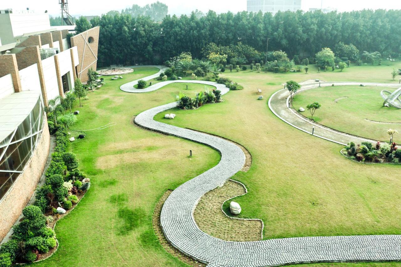 Circle Club Faisalabad Otel Dış mekan fotoğraf