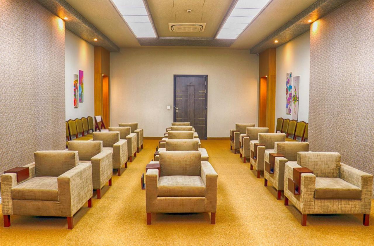 Circle Club Faisalabad Otel Dış mekan fotoğraf