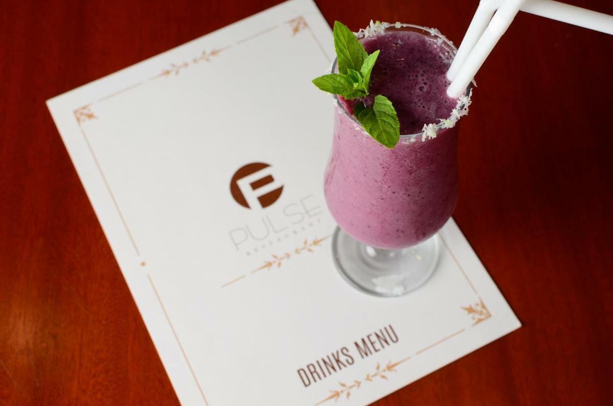 Circle Club Faisalabad Otel Dış mekan fotoğraf