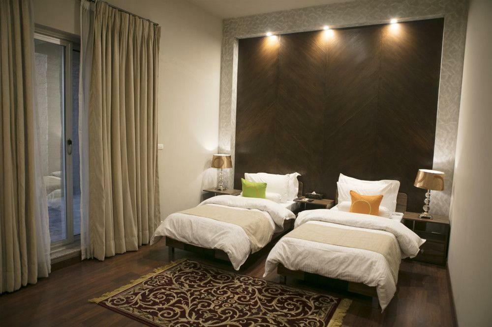 Circle Club Faisalabad Otel Dış mekan fotoğraf
