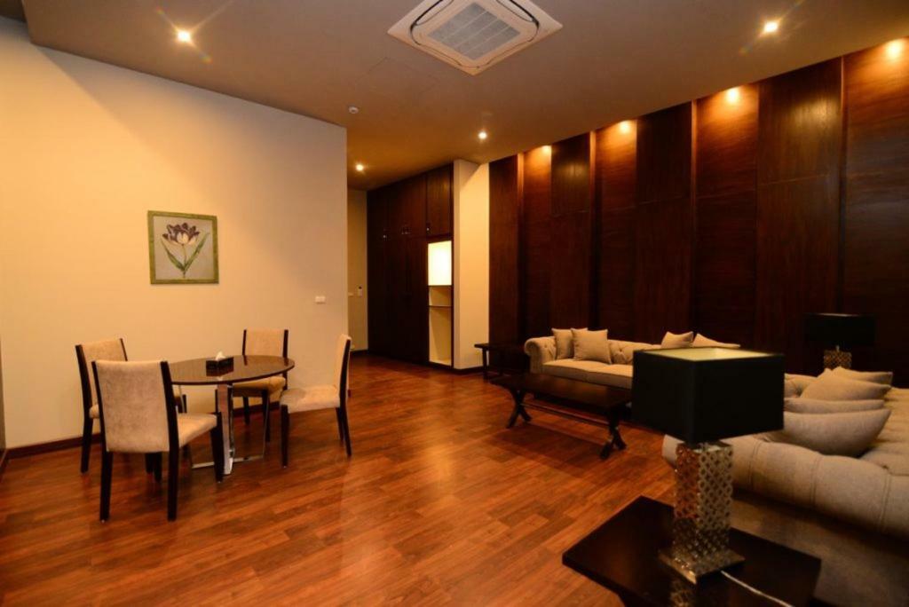 Circle Club Faisalabad Otel Dış mekan fotoğraf