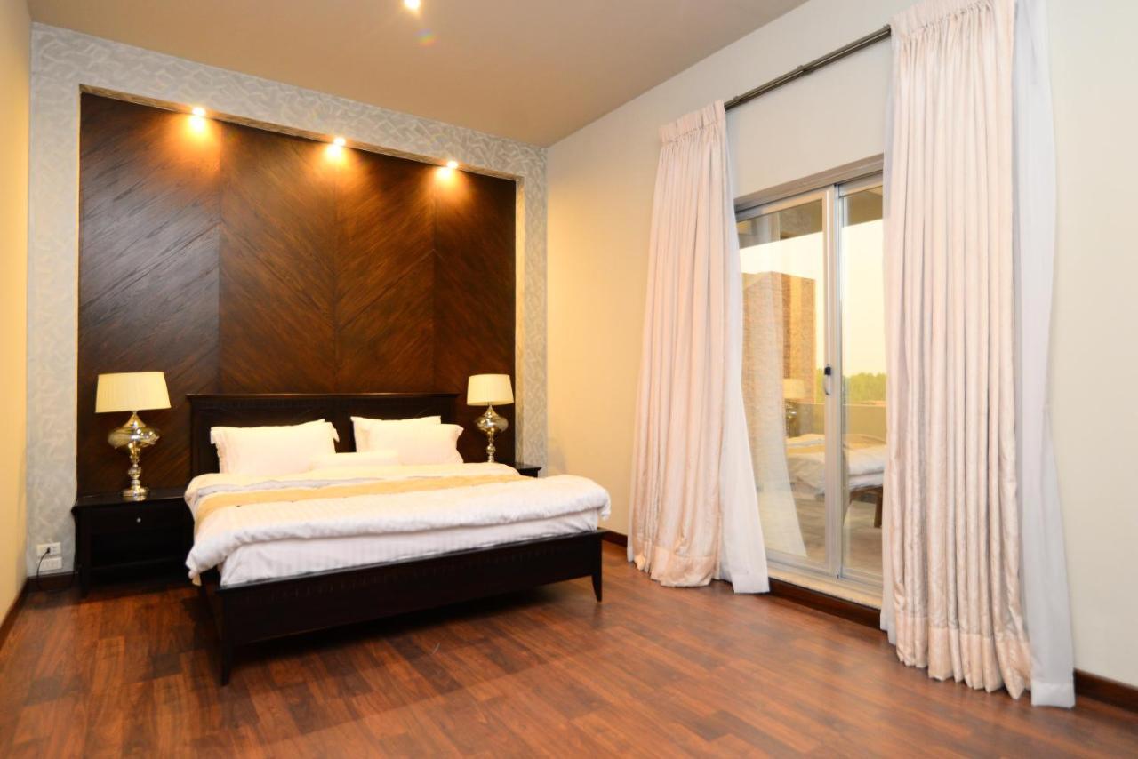 Circle Club Faisalabad Otel Dış mekan fotoğraf