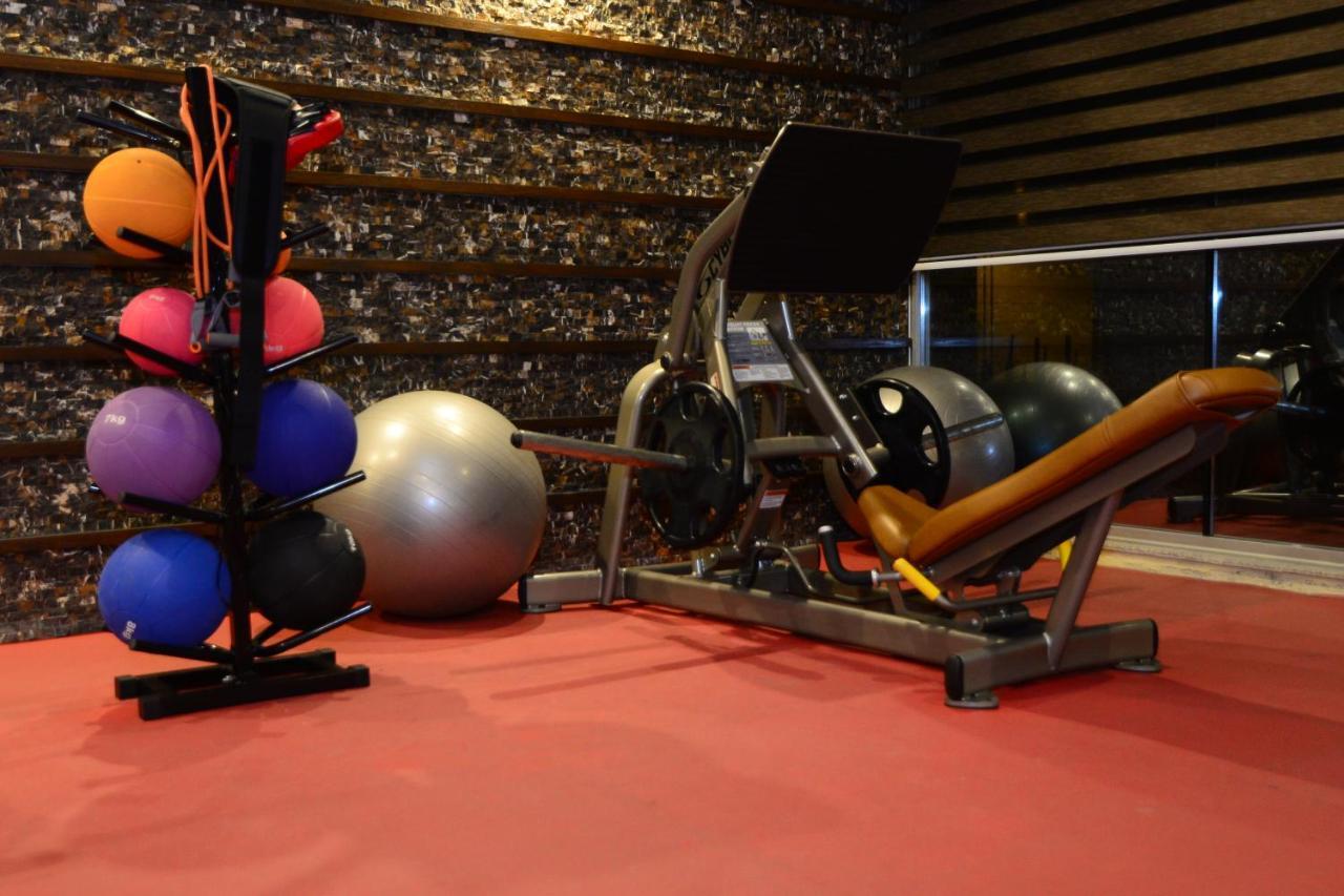 Circle Club Faisalabad Otel Dış mekan fotoğraf